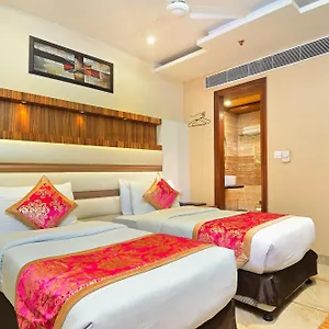 Hari Piorko Grand - 2 Min From New Railway Station Hotel
